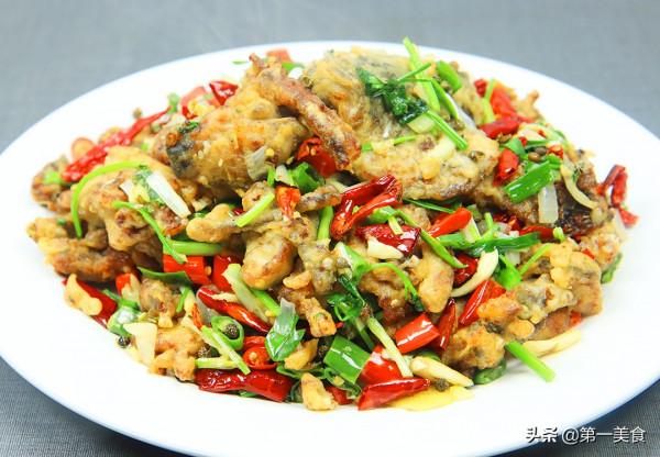 解饞必備，大廚分享乾煸辣子魚，不僅香辣夠味，連魚骨都是焦香的