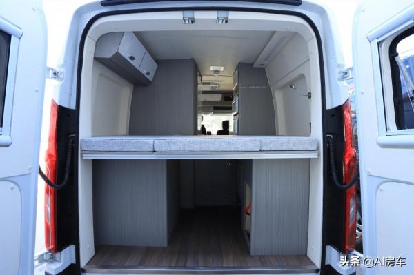 一車就能搞定吃、住、通勤？大通V90房車，4座1床，移動的公寓房