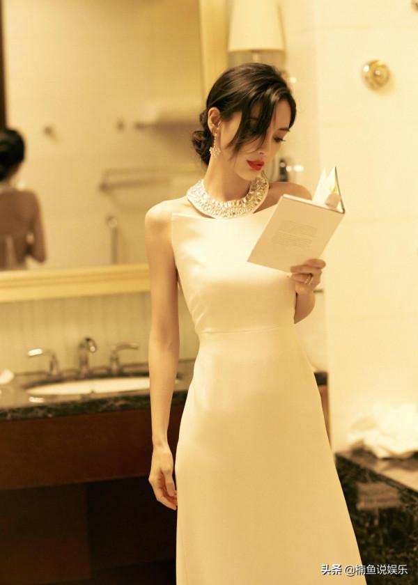 baby出席盛典造型曝光！白色長裙盡顯優雅，身姿曼妙氣質絕美