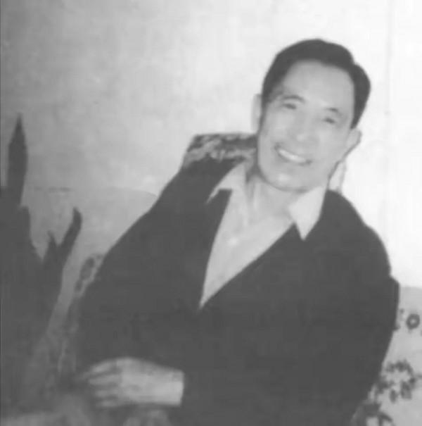 血淚：志願軍被俘後，在戰俘集中營領導反背叛愛國鬥爭，九死一生