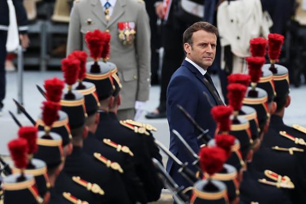 安撫法國：約翰遜“示愛”，拜登約通話