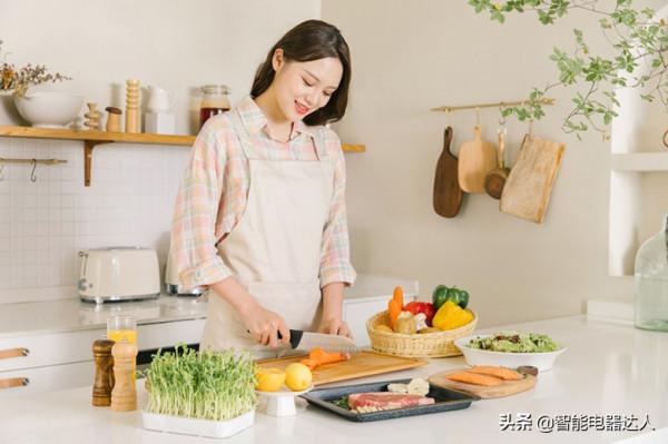 90後小夫妻秒變廚神，原是雲米AI抽油煙機EyeBot2煙灶套裝來助陣