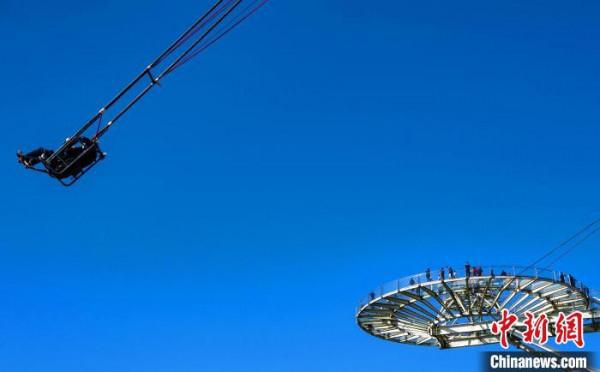 湖北黃石：“天鏡”碧湖相輝映