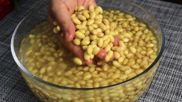 黃豆辣醬怎麼做才好吃？分享我家的“獨家秘方”，夾饃拌麵真解饞