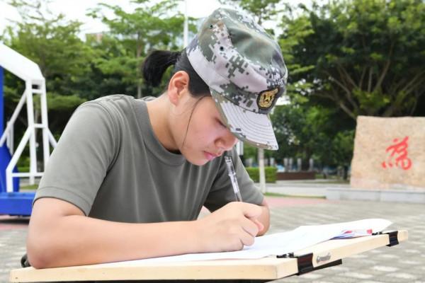 來了來了！第73集團軍首位預任女軍士參謀