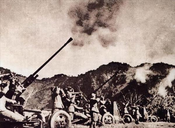 1951年彭德懷不顧警衛勸阻,強闖毛主席臥室:“我有急事彙報!” 1951年彭德懷不顧警衛勸阻,強闖毛主席臥室:“我有急事彙報!”