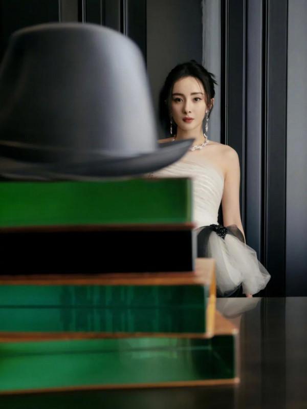 35歲楊冪道歉登上熱搜?其實,事情沒有那麼簡單 35歲楊冪道歉登上熱搜?其實,事情沒有那麼簡單