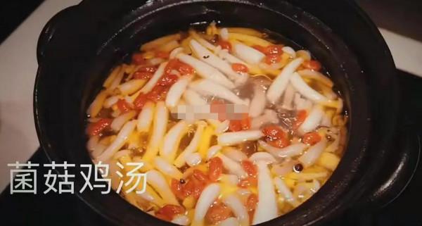 黃磊掌勺為老婆孩子做飯 孫莉在旁猛誇甜蜜恩愛 黃磊掌勺為老婆孩子做飯 孫莉在旁猛誇甜蜜恩愛