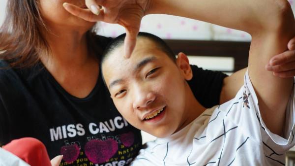 早產兒出生時體重僅重2斤8兩,因患重症遭父母遺棄,奶奶捨命相救 早產兒出生時體重僅重2斤8兩,因患重症遭父母遺棄,奶奶捨命相救