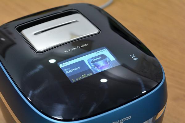 秋天多喝魚頭豆腐湯，湯汁乳白，有人用涼水有人用熱水，有講究