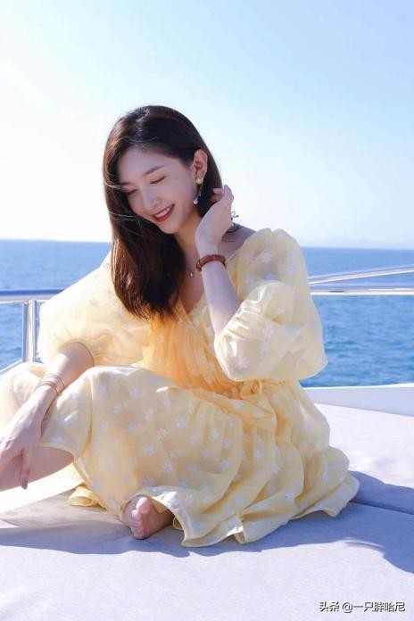 你適合“披頭髮”還是“扎頭髮”,取決於三個部位,髮際線很關鍵 你適合“披頭髮”還是“扎頭髮”,取決於三個部位,髮際線很關鍵