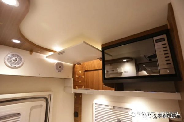 隆翠3號C618玩家版 白色科技動感車身 標配自迴圈式空氣新風系統