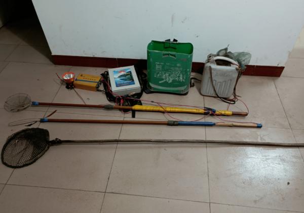 電魚禁止後,農戶又把目標換成“蚯蚓”?這“3點”危害需知曉 電魚禁止後,農戶又把目標換成“蚯蚓”?這“3點”危害需知曉