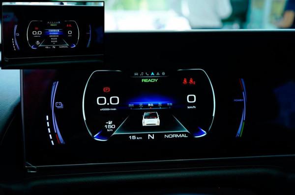 從萌到酷 內飾更舒適 價格偏貴 尤拉白貓小野貓版實拍簡評 從萌到酷 內飾更舒適 價格偏貴 尤拉白貓小野貓版實拍簡評