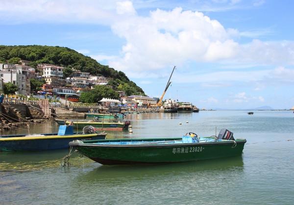 廣東人少景美的鑽石沙灘，被譽“小馬代”，年均溫20度適合過冬