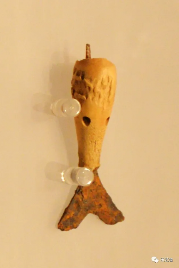 骨鳴嘀 角力帶 雙魚鏡:孟和套格套分享內蒙古博物院系列 骨鳴嘀 角力帶 雙魚鏡:孟和套格套分享內蒙古博物院系列