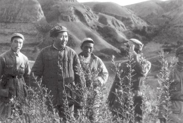 楊成武向毛主席彙報,臨走差點流淚?毛主席省出6個青稞饅頭給楊 楊成武向毛主席彙報,臨走差點流淚?毛主席省出6個青稞饅頭給楊