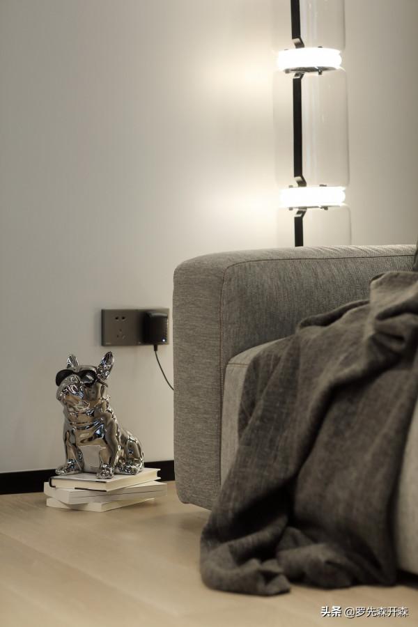 89㎡暗色主義裡隱藏的結構和意義；給空間一絲沉穩的氣息