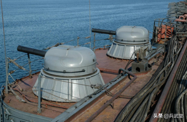 罕見071登陸艦630近防開火？後期或升級HQ10，防禦部分漏網之魚