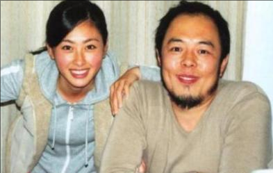 張鐵林：拋妻棄子換國籍，八個女人三個娃，到底是作樂還是作死？