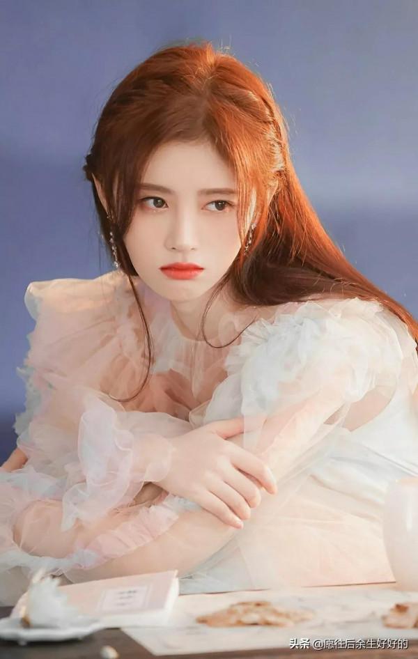 鞠婧禕美照一冊，欣賞