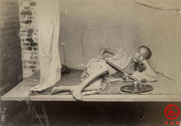 晚清老照片:小腳女子騎腳踏車,9歲陳寅恪與被免職的爺爺合影 晚清老照片:小腳女子騎腳踏車,9歲陳寅恪與被免職的爺爺合影