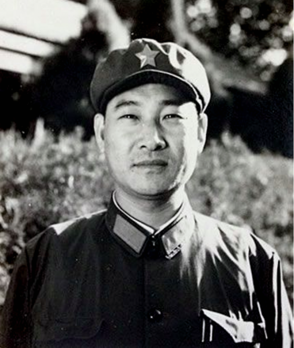 他56歲任濟南軍區司令，曾任54軍軍長，65歲授上將，一生剛正不阿