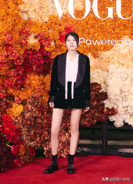 時尚大刊紅毯:42歲湯唯珠光寶氣,楊冪白紗遮面,周冬雨捂秋凍 時尚大刊紅毯:42歲湯唯珠光寶氣,楊冪白紗遮面,周冬雨捂秋凍