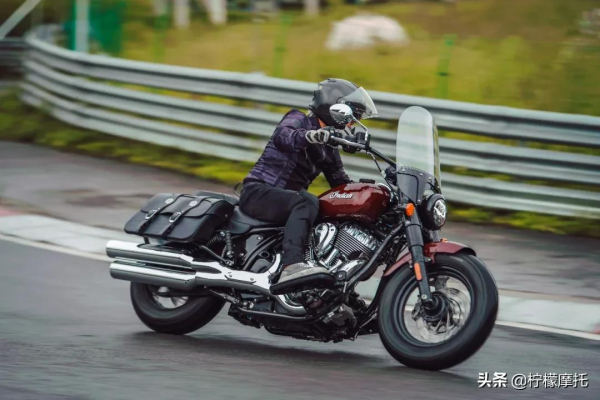 超百匹馬力，給油就能起飛！印第安新車試駕報告