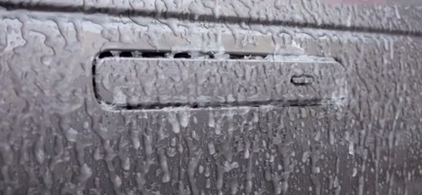 在 Model 3 門把手又被凍著後，這裡有份電動車冬季用車指北