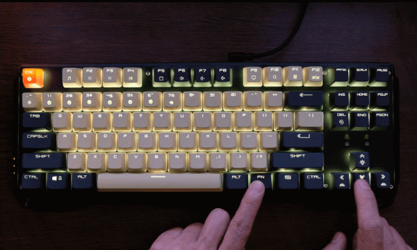 賤驢鍵鼠套裝：高顏值有RGB還能換軸，玩遊戲太香了