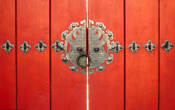 不出戶，知天下；不窺牖，見天道