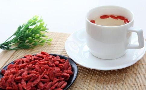 醫生忠告，若常喝3種水，肌膚健康受到威脅，身體健康受到影響