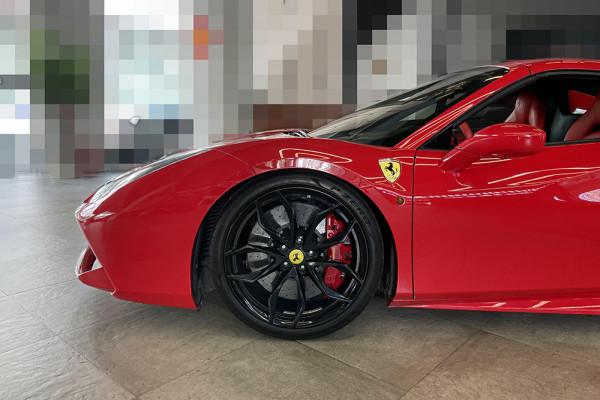 天價求好車！三年多的法拉利488Spider報價358萬，檢測師：奢侈