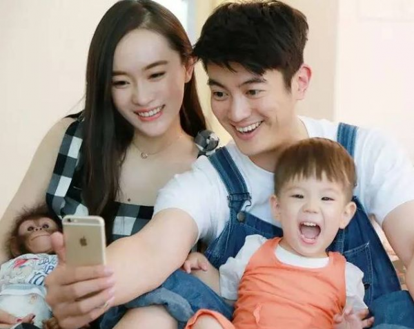 娛樂圈明星家庭 翁虹一家堪稱演藝家庭顏值擔當天花板