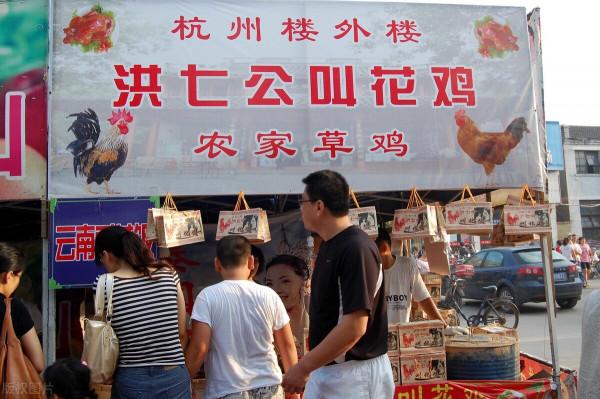 中國人被老外嘲笑：跟非洲人一樣窮，把泥塊當飯吃，品嚐完後悔了