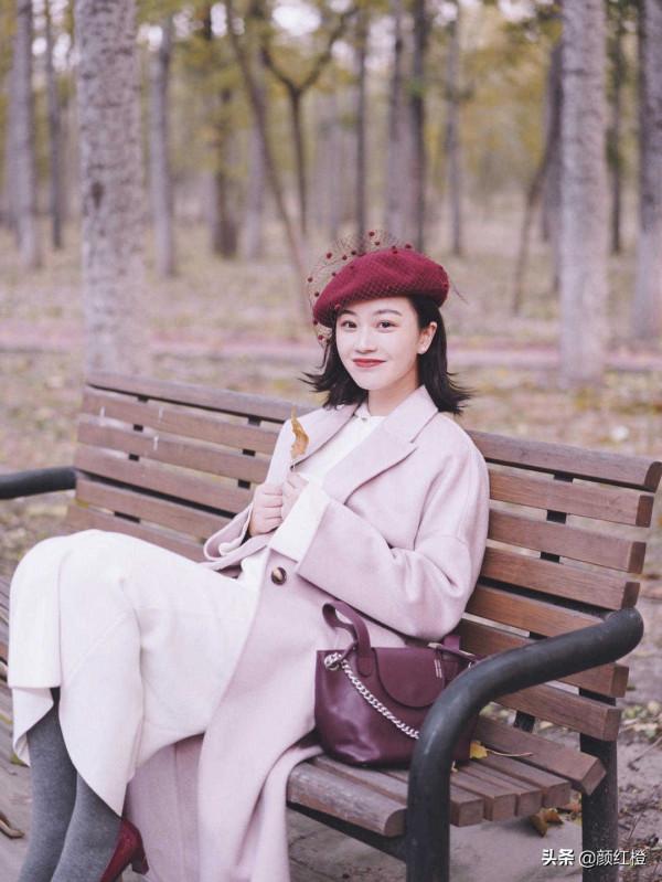 冬天不想露腳踝可以選擇高筒襪，學會這些選款小技巧，保暖又時髦