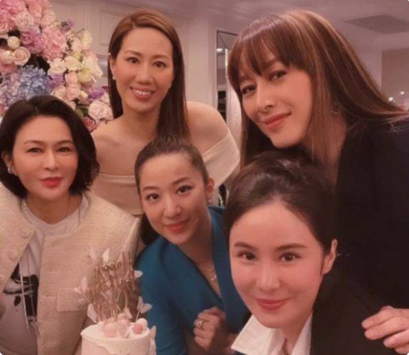 這7位老牌女港星，年輕時風華絕代，50歲後卻“面目全非”