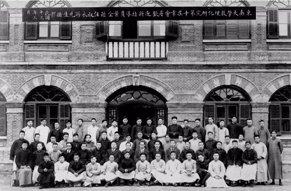 他是鄧稼先、楊振寧的老師，教出9位2彈1星專家，晚年卻淪為乞丐