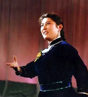 德德瑪之子馬克塔勒：心疼腦溢血偏癱的母親，像愛媽媽一樣愛繼父