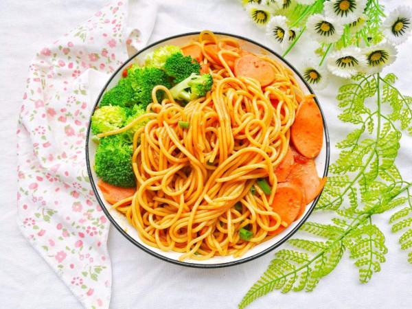 教你色味俱佳的火腿蘑菇茄汁意粉，營養好吃超解饞，孩子們特喜歡