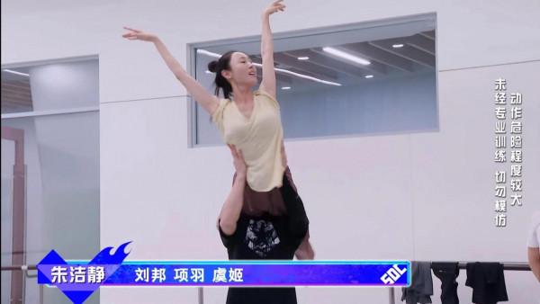 《這就是街舞》朱潔靜二對韓庚戰隊,韓庚提前認輸,張藝興笑了 《這就是街舞》朱潔靜二對韓庚戰隊,韓庚提前認輸,張藝興笑了