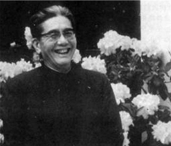 章含之喬冠華相愛10年，去世前：不要和喬冠華葬在一起，女兒不解