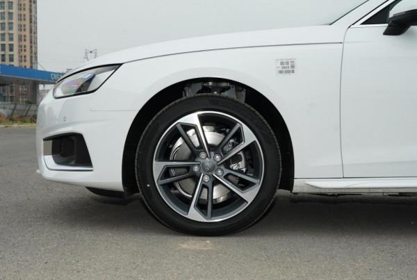 試駕奧迪A4L 40 TFSI 時尚致雅型，配2.0T發動機！行駛品質可圈可點