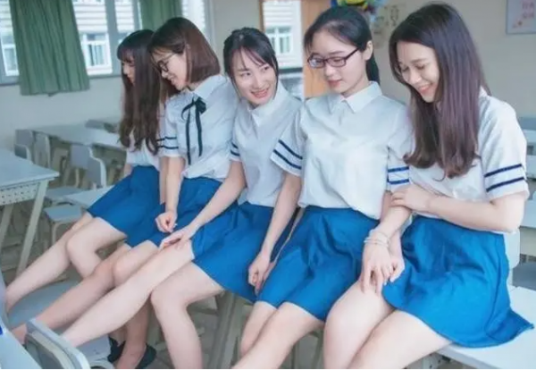 大學生的&OpenCurlyDoubleQuote;攀比心&rdquo;有多強？女生曬出寢室一幕，網友直呼：太真實