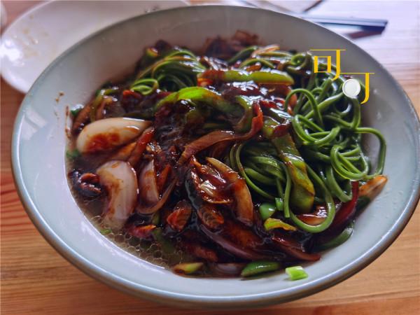 湖州荻港村的施家餛飩5元一碗,乾隆愛吃的鱔糊面,30元一碗 湖州荻港村的施家餛飩5元一碗,乾隆愛吃的鱔糊面,30元一碗