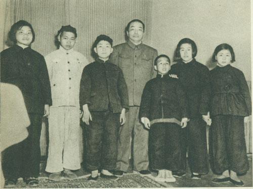 弟弟們相繼壯烈犧牲,留下八個小孩兒,彭德懷伯伯如何教育他們? 弟弟們相繼壯烈犧牲,留下八個小孩兒,彭德懷伯伯如何教育他們?