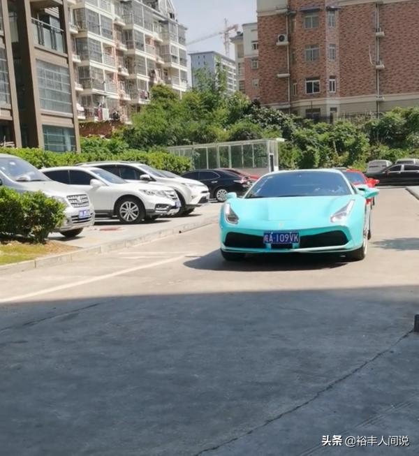 恭喜!網紅大楊哥結婚!車隊奢華包含五輛法拉利,新娘被指像吉娜 恭喜!網紅大楊哥結婚!車隊奢華包含五輛法拉利,新娘被指像吉娜