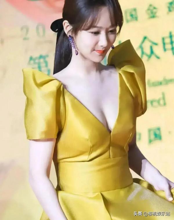 楊紫驚豔美圖，小猴子長大了，笑容甜美