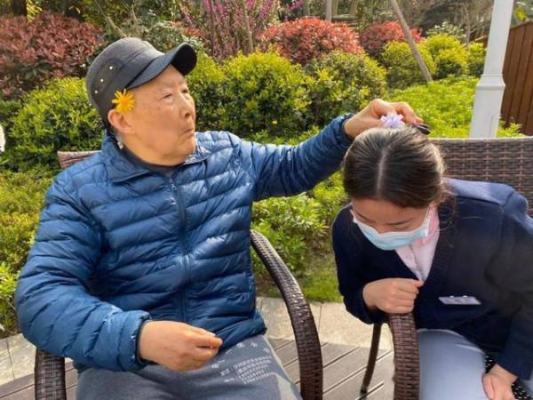 為啥老人身上會有一股味?建議:50歲後遠離3個習慣,老了香噴噴 為啥老人身上會有一股味?建議:50歲後遠離3個習慣,老了香噴噴